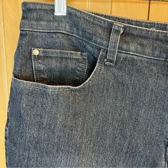 Christopher & Banks Classic Fit Straight Leg Jeans Size 16 Petite - Picture 4 of 16